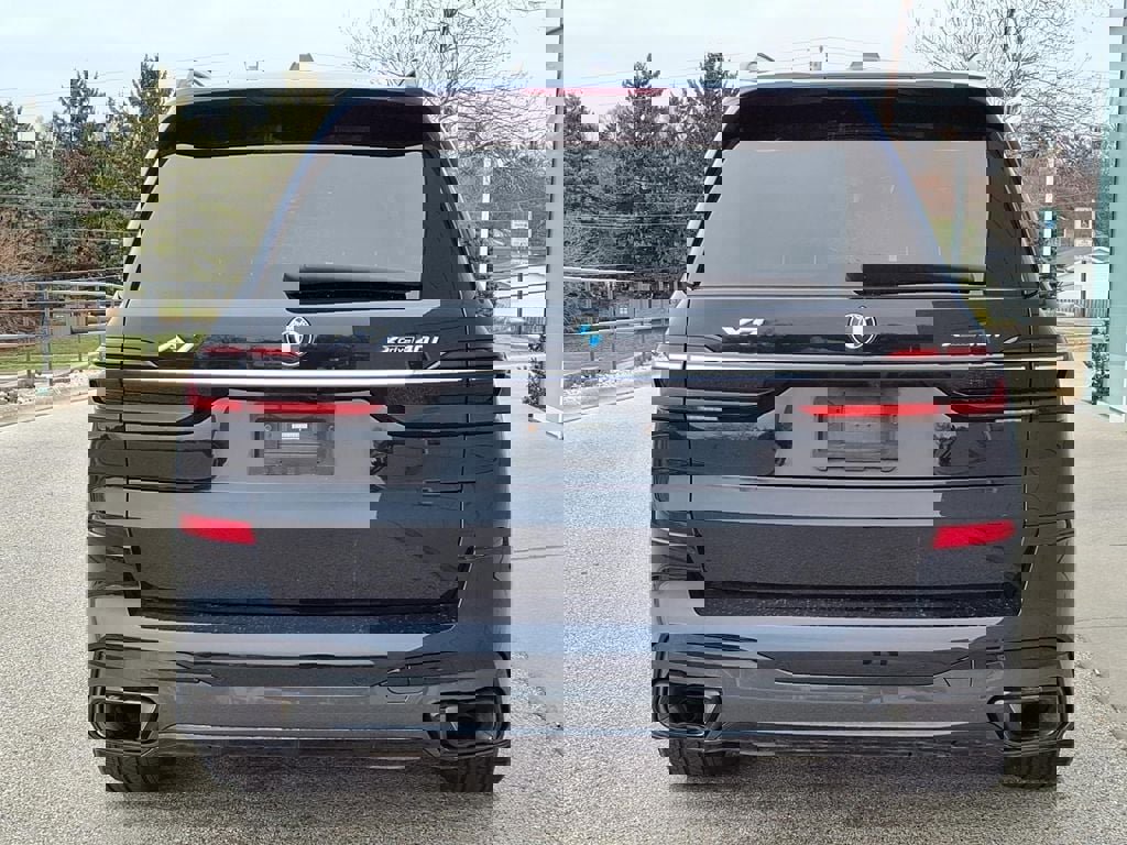 Used 2023 BMW X7 xDrive40i w/ M Sport Package image 4
