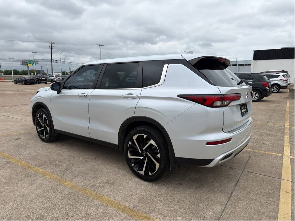 Used 2023 Mitsubishi Outlander SE image 8