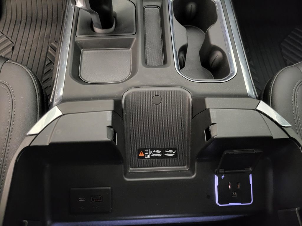 Used 2025 Chevrolet Silverado 1500 LTZ w/ LTZ Premium Package image 9