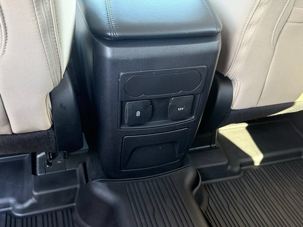 Used 2023 Ford Explorer XLT RWD image 28