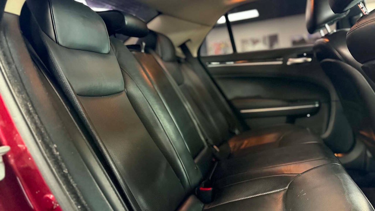 Used 2018 Chrysler 300 Limited RWD image 15