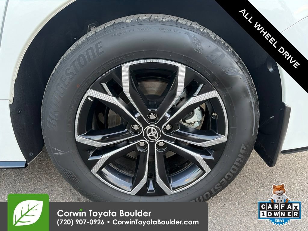 Used 2025 Toyota Sienna Platinum AWD/4WD image 37