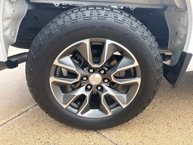 Used 2023 Chevrolet Silverado 1500 LT AWD/4WD image 11