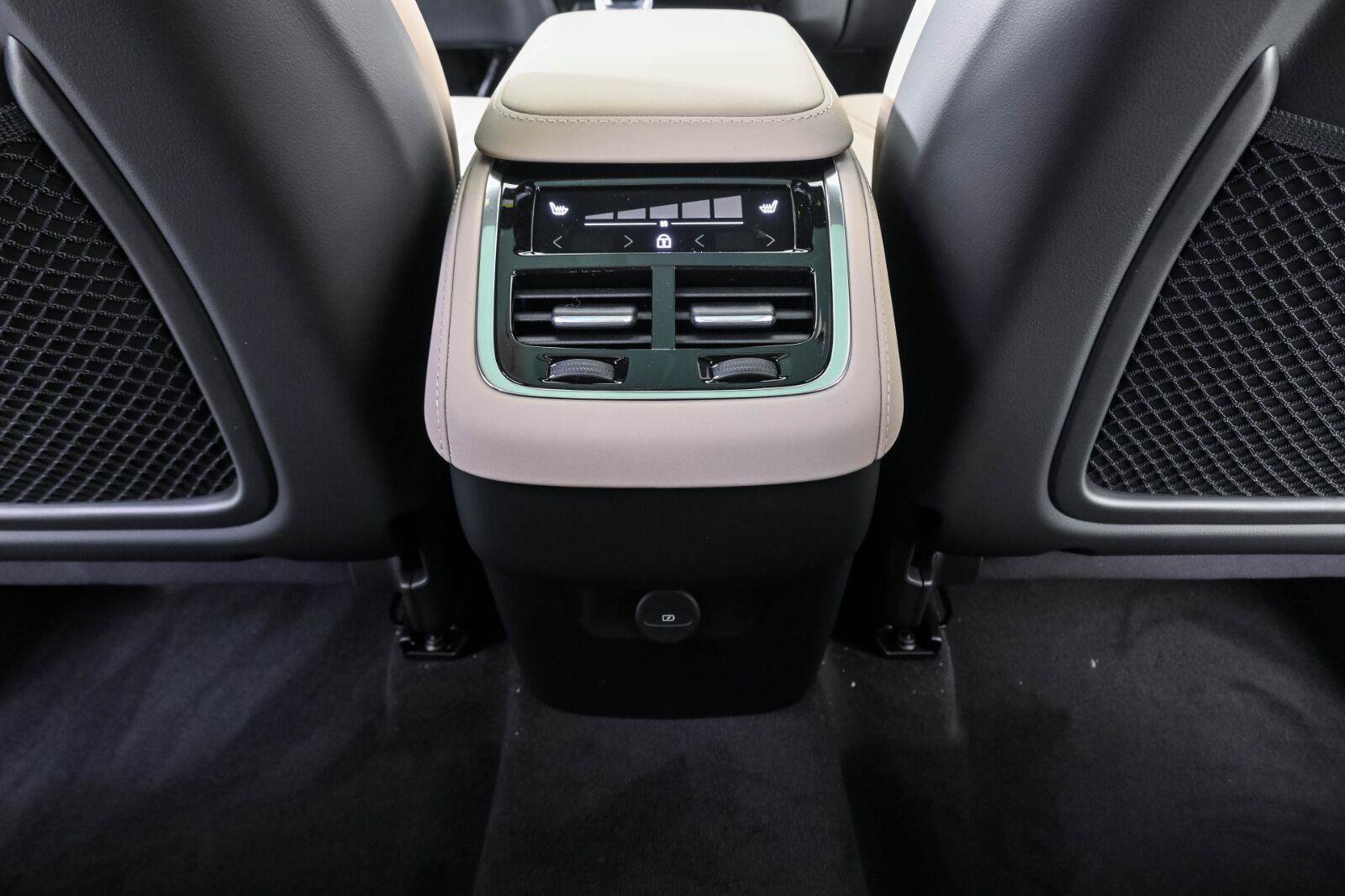 New 2026 Volvo XC90 B6 Plus w/ Protection Package Premier AWD/4WD image 20