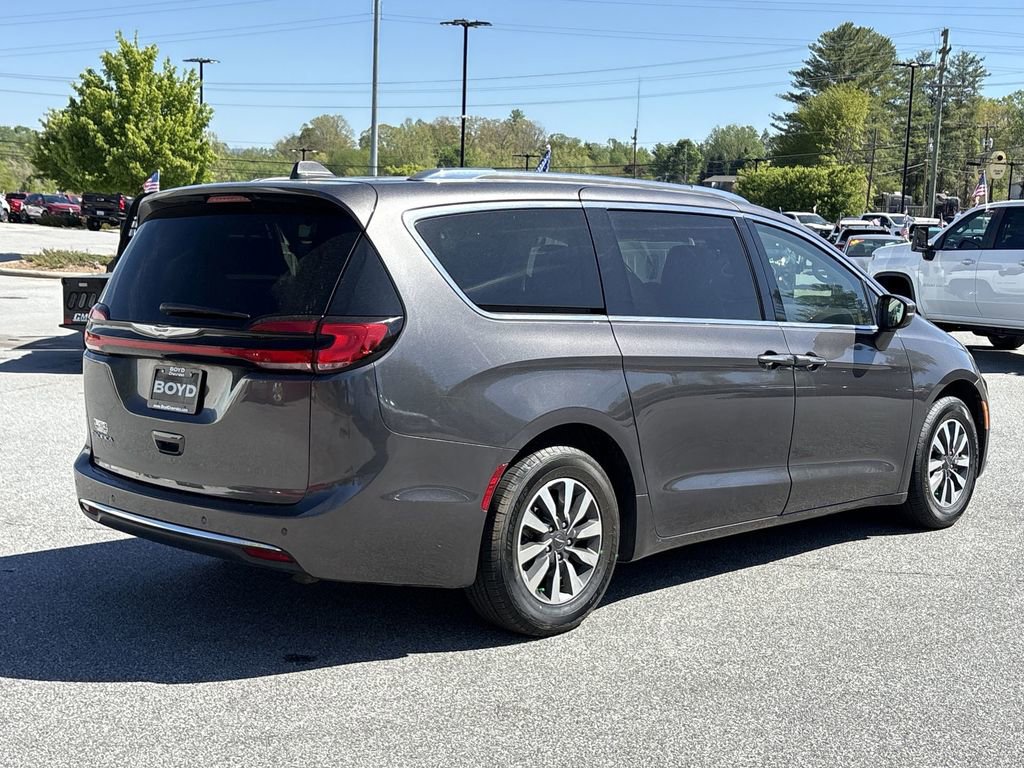 Used 2021 Chrysler Pacifica Touring-L FWD image 8