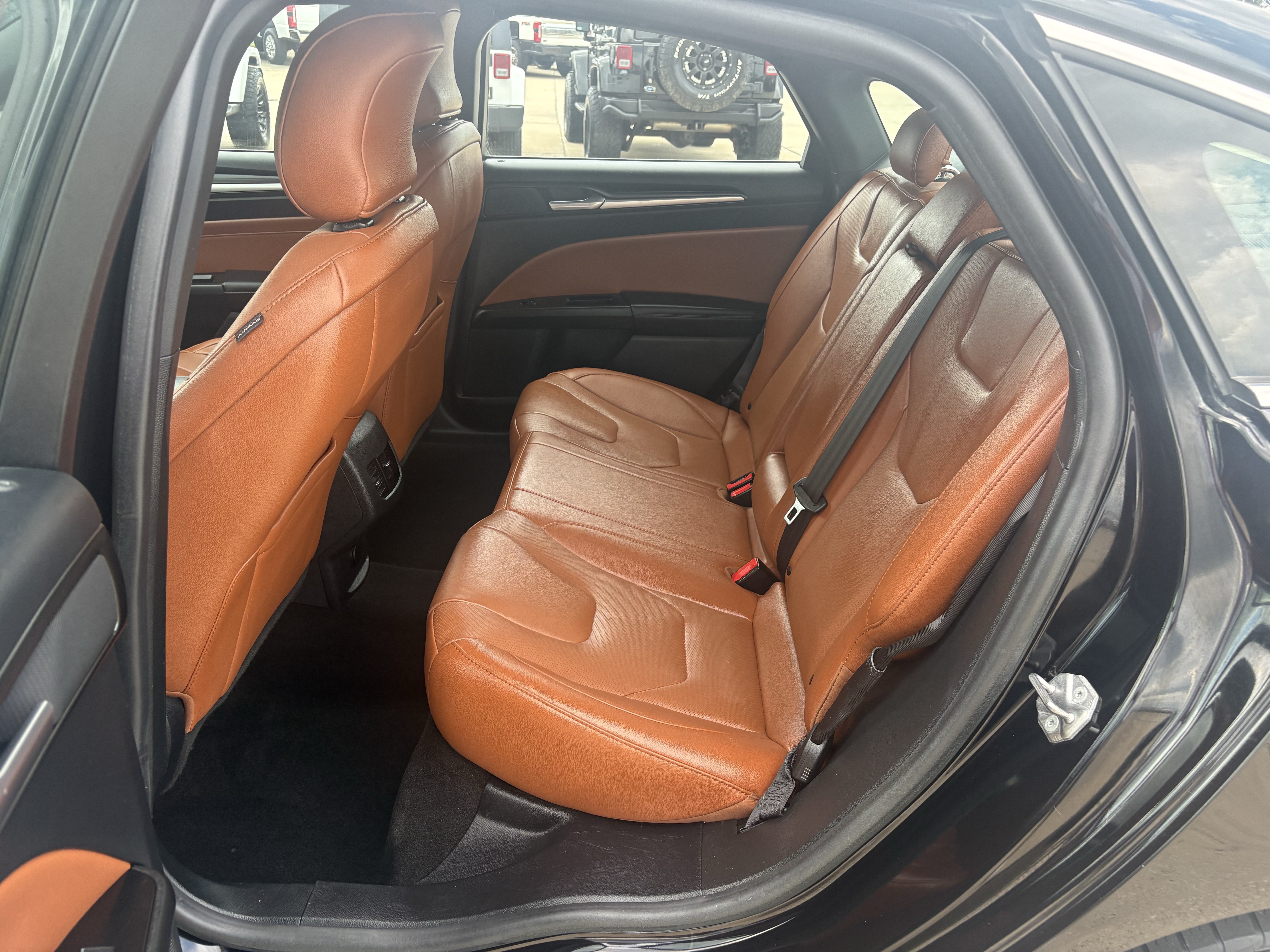 Used 2019 Ford Fusion Energi Titanium FWD image 11