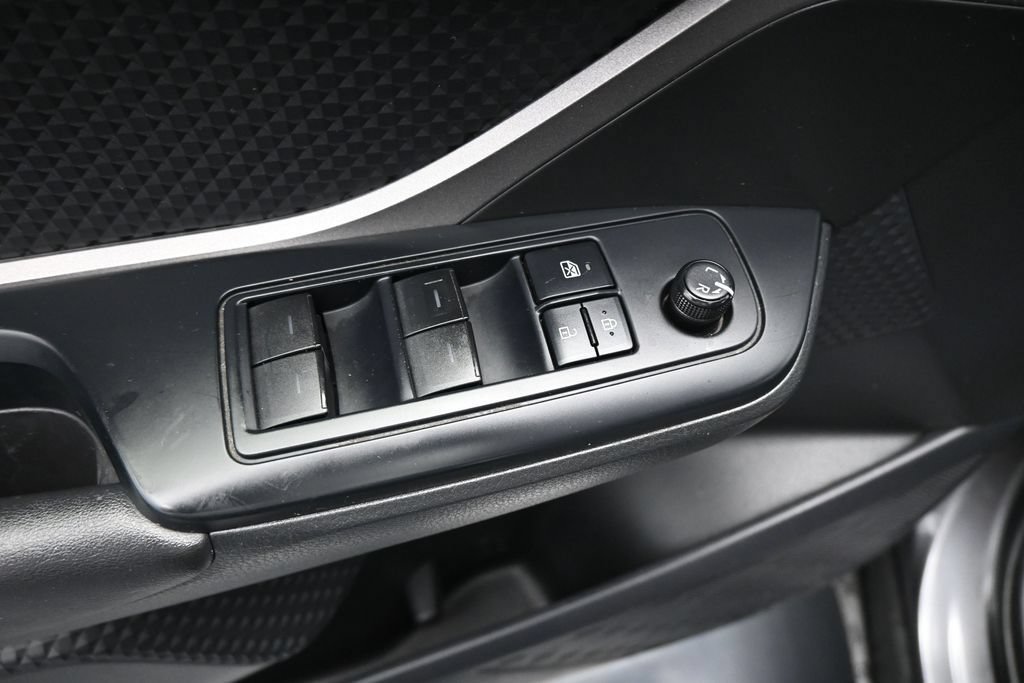 Used 2020 Toyota C-HR LE FWD image 11