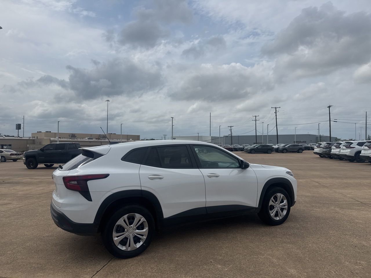 Used 2025 Chevrolet Trax LS image 23