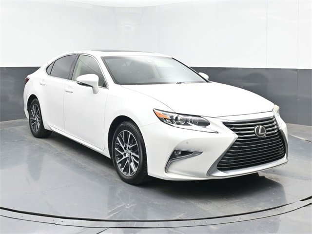 Used 2017 Lexus ES 350 w/ Luxury Package image 3