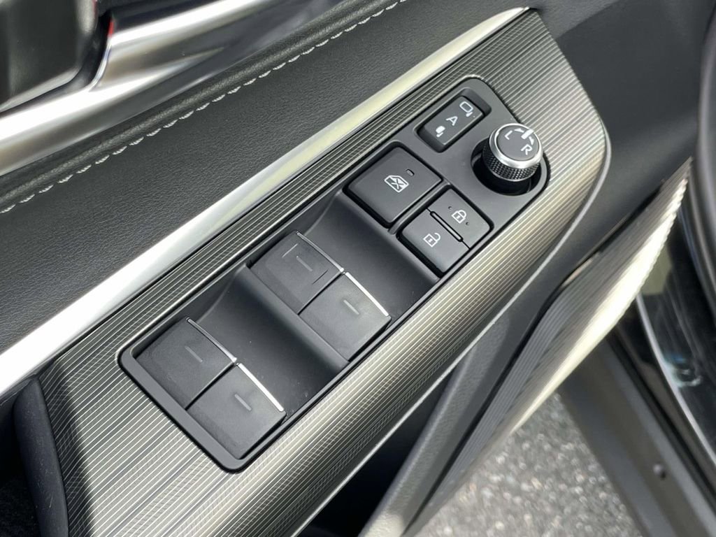 Used 2024 Toyota Venza Nightshade image 17