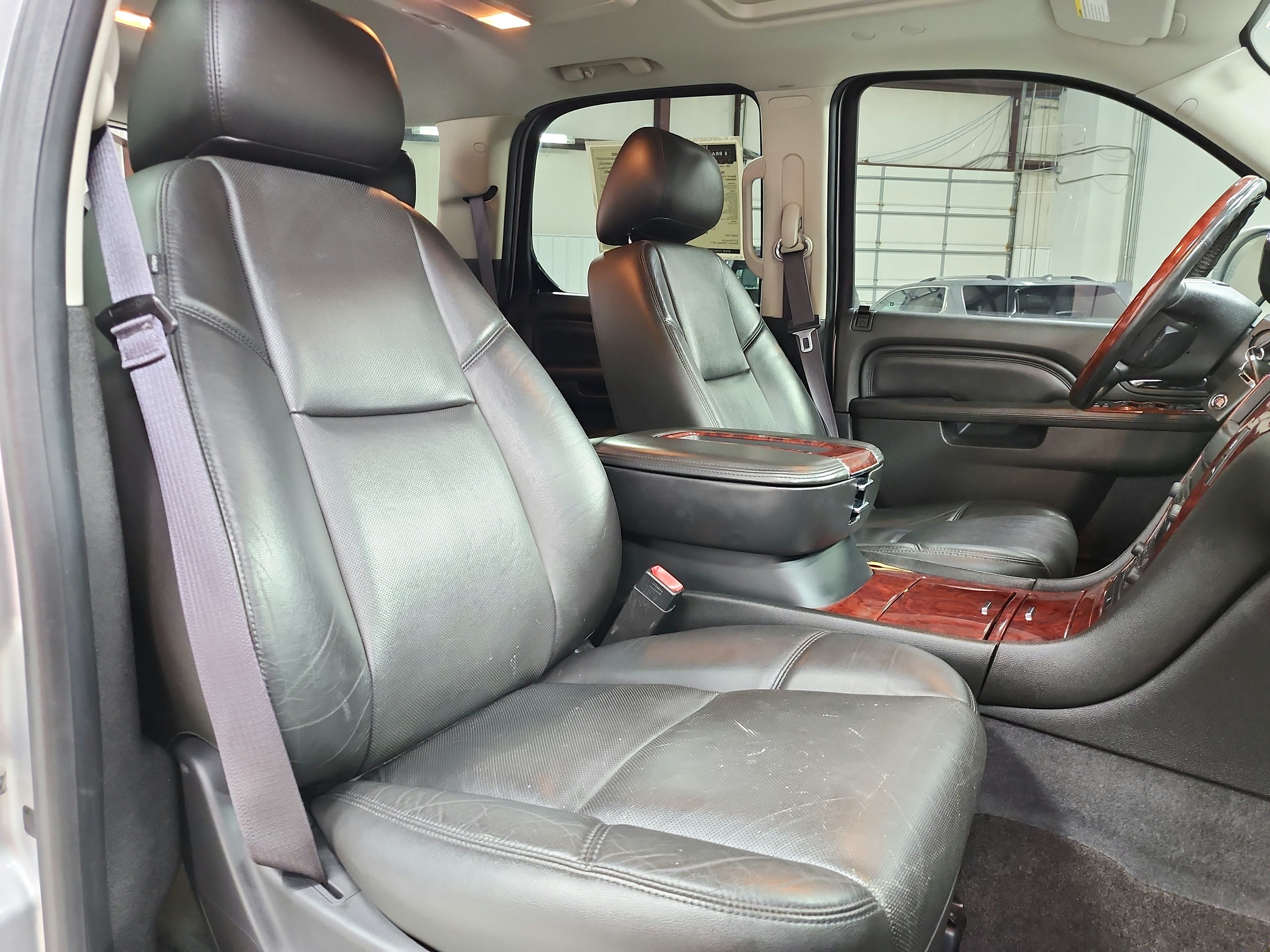 Used 2014 Cadillac Escalade Premium RWD image 40