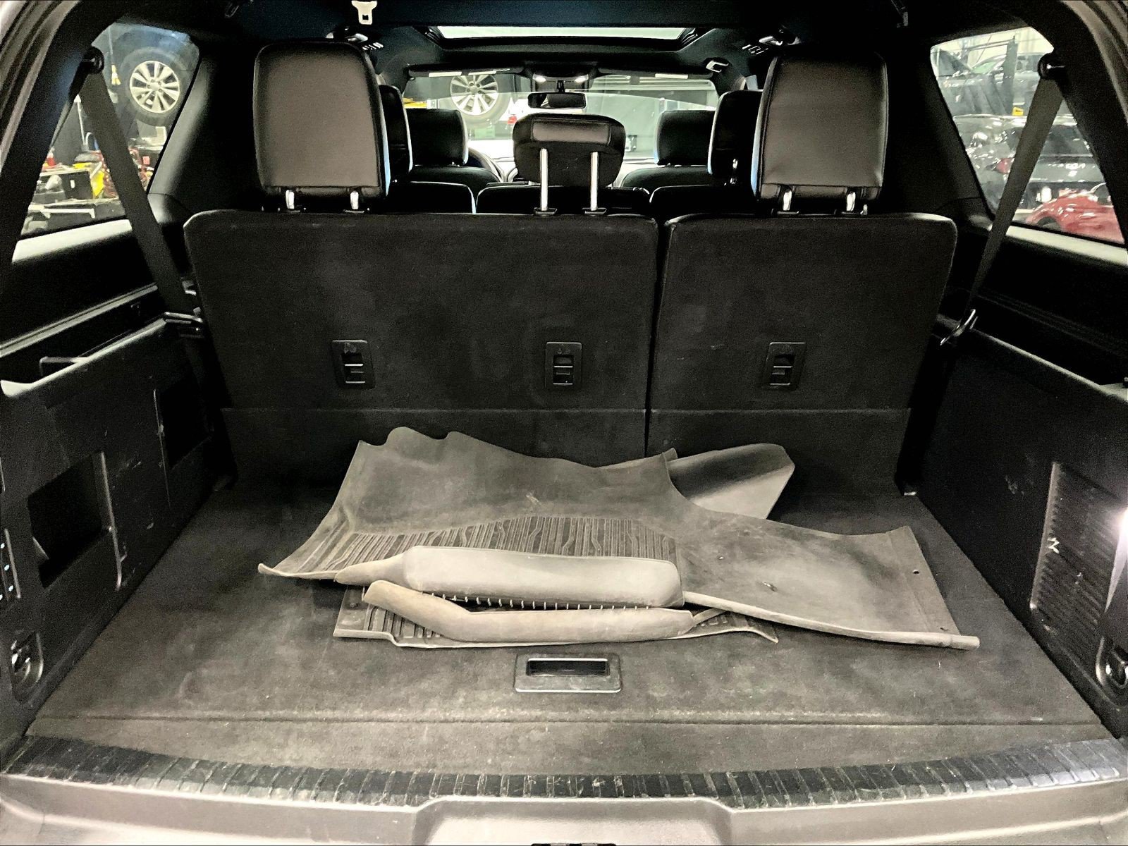 Used 2018 Ford Expedition Max XLT w/ Equipment Group 202A AWD/4WD image 37