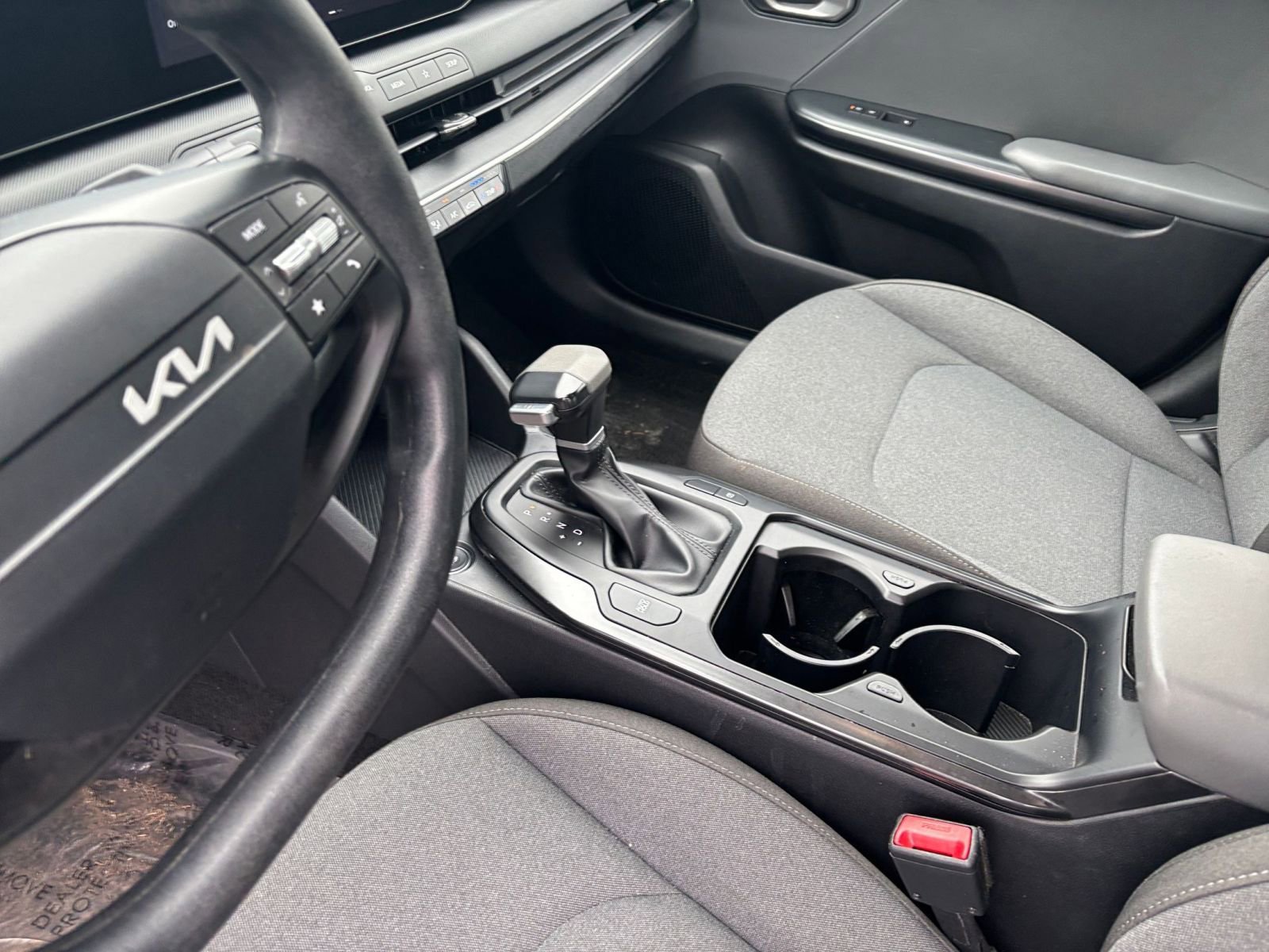 Used 2025 Kia K4 FWD image 36