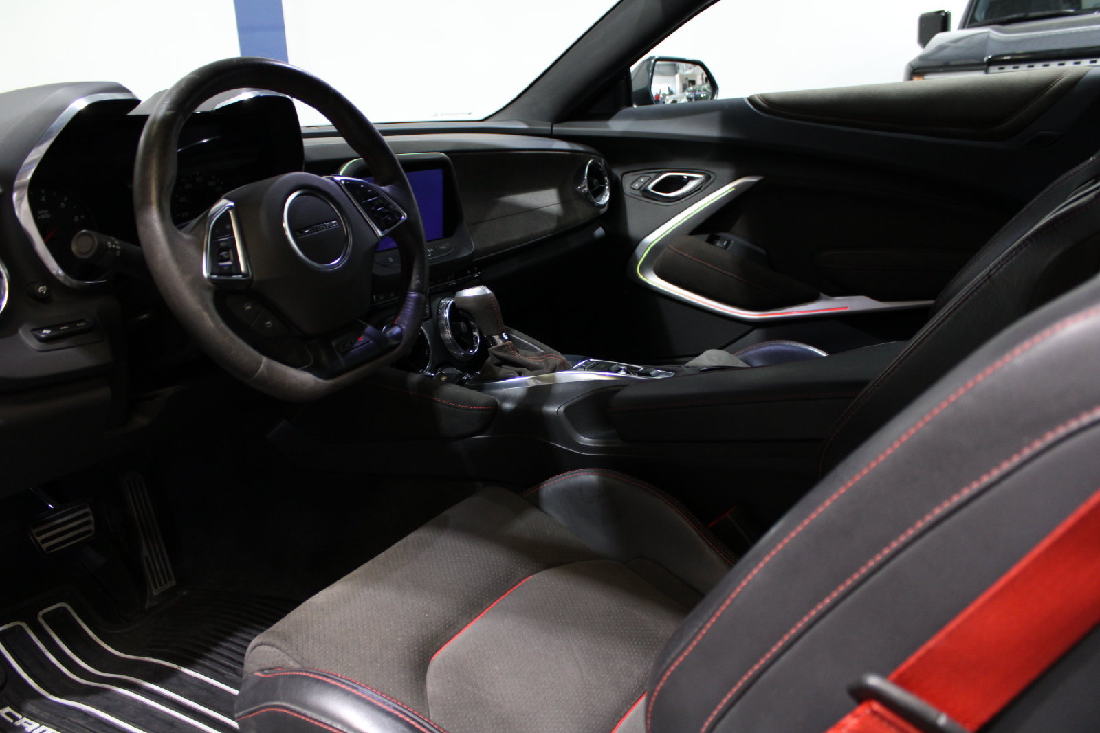 Used 2019 Chevrolet Camaro ZL1 RWD image 18