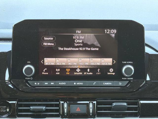 Certified 2025 Nissan Pathfinder SV w/ SV Premium Package FWD image 3