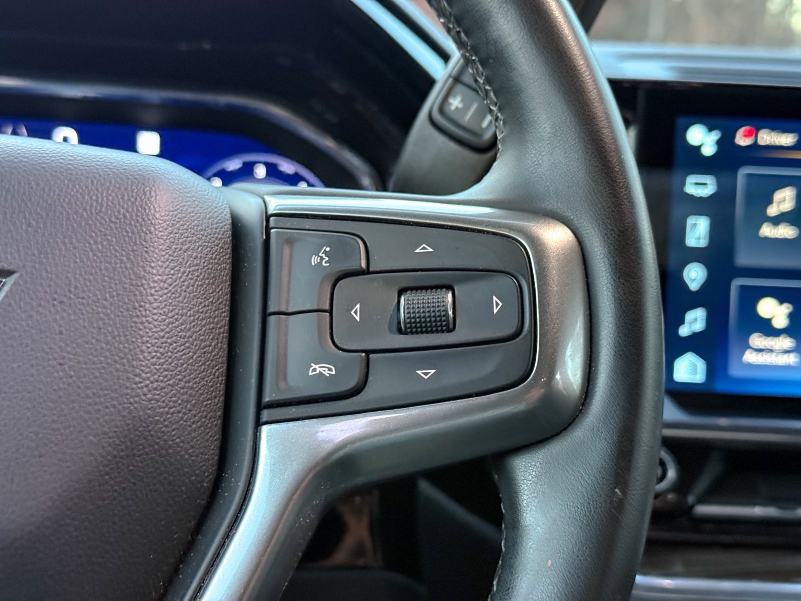 Used 2023 Chevrolet Silverado 1500 LT image 38