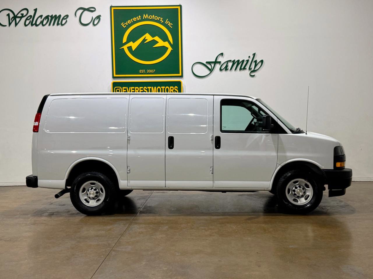 Used 2020 Chevrolet Express 2500 w/ Driver Convenience Package RWD image 8