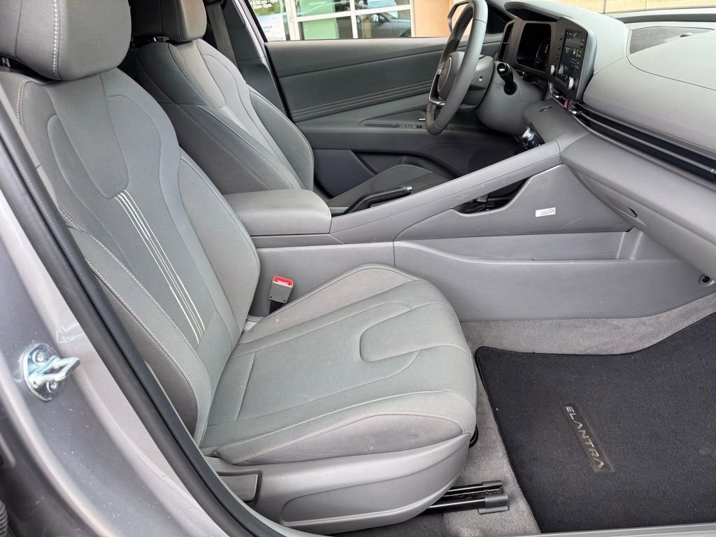 Used 2025 Hyundai Elantra Sport image 16