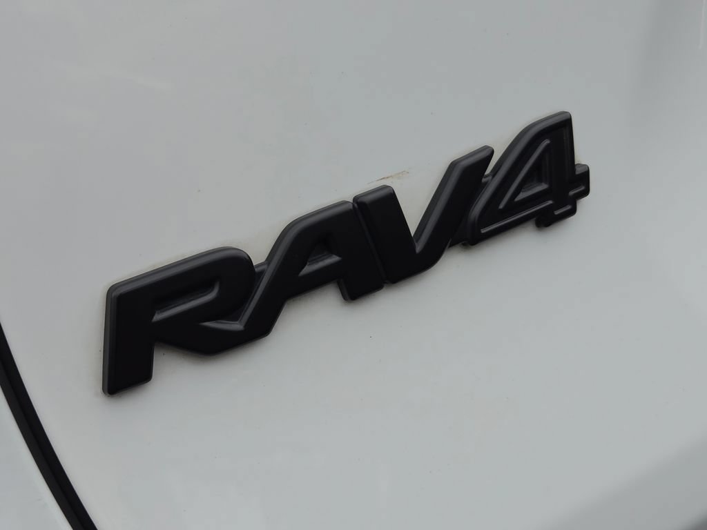 Used 2019 Toyota RAV4 XLE Premium w/ Cold Weather Package AWD/4WD image 18
