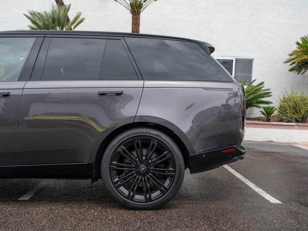 Used 2025 Land Rover Range Rover SE AWD/4WD image 5