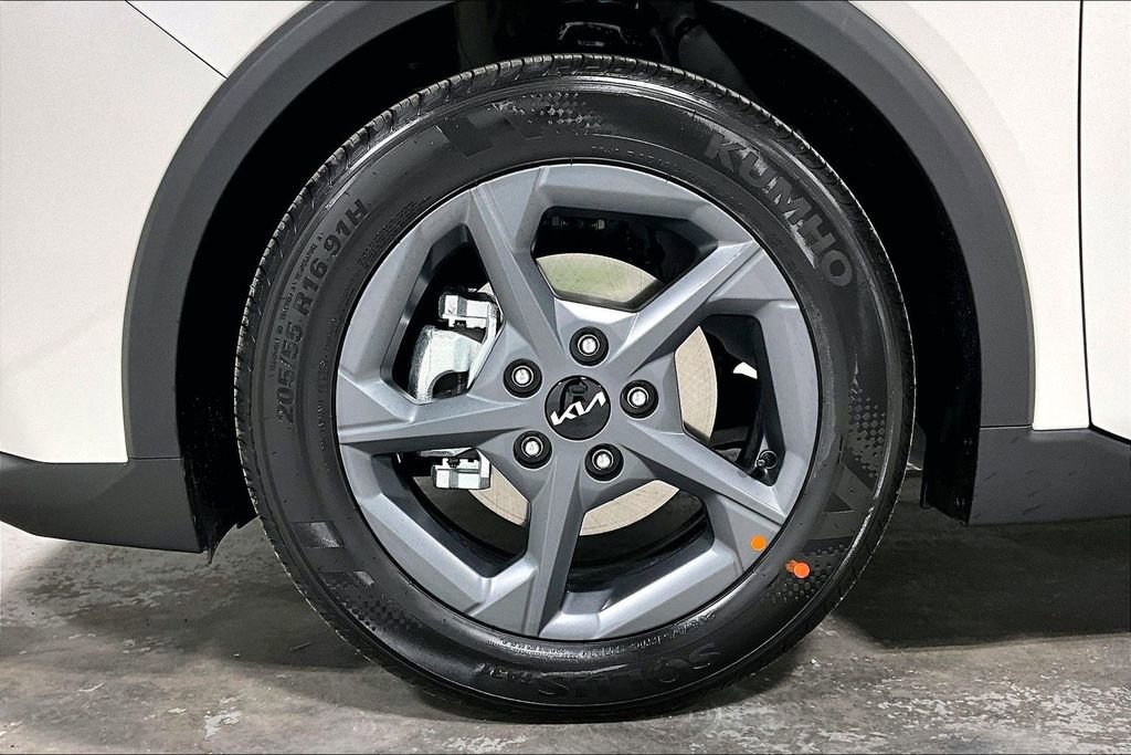 New 2025 Kia K4 FWD image 37