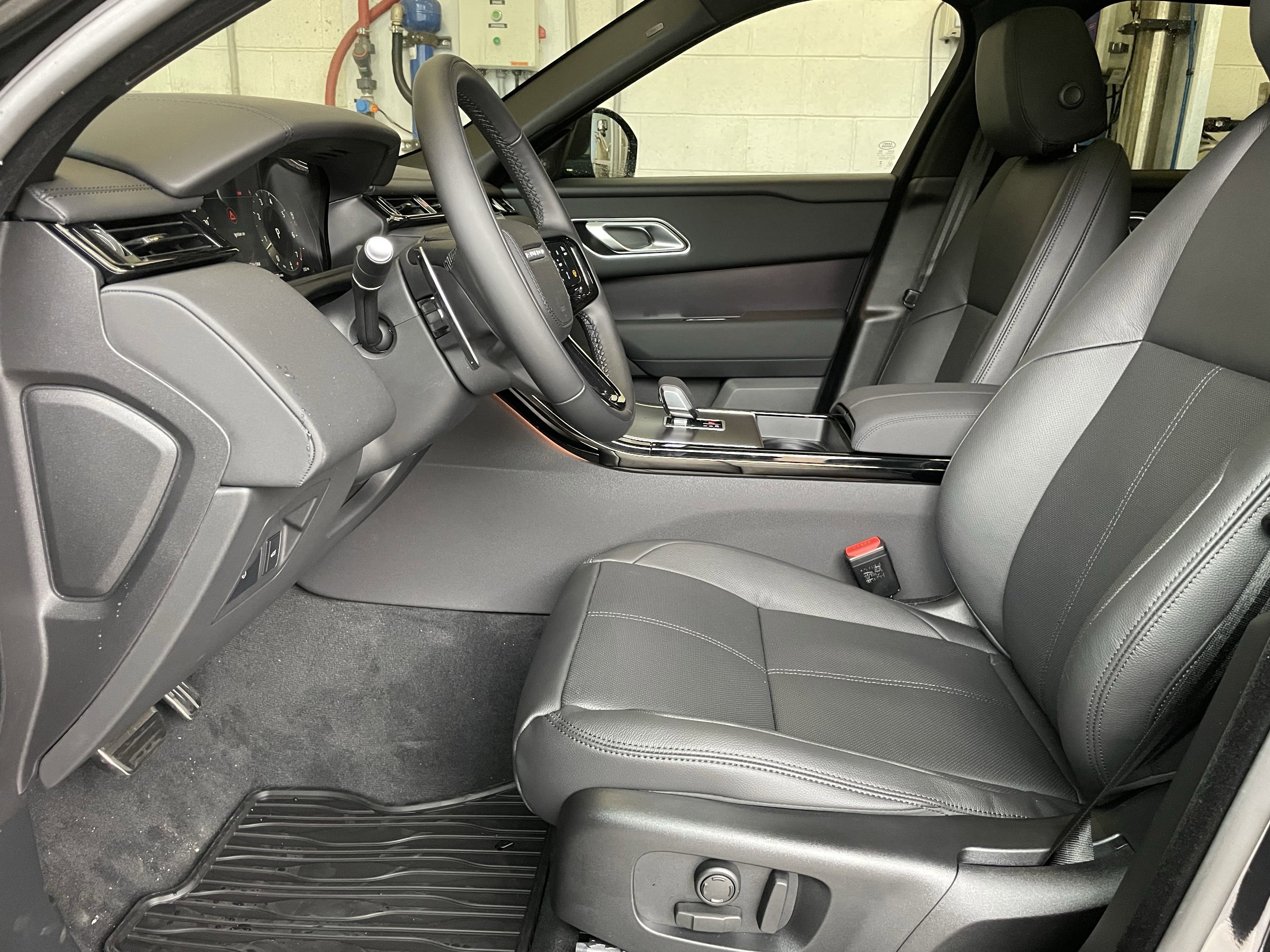 New 2026 Land Rover Range Rover Velar Dynamic SE image 14