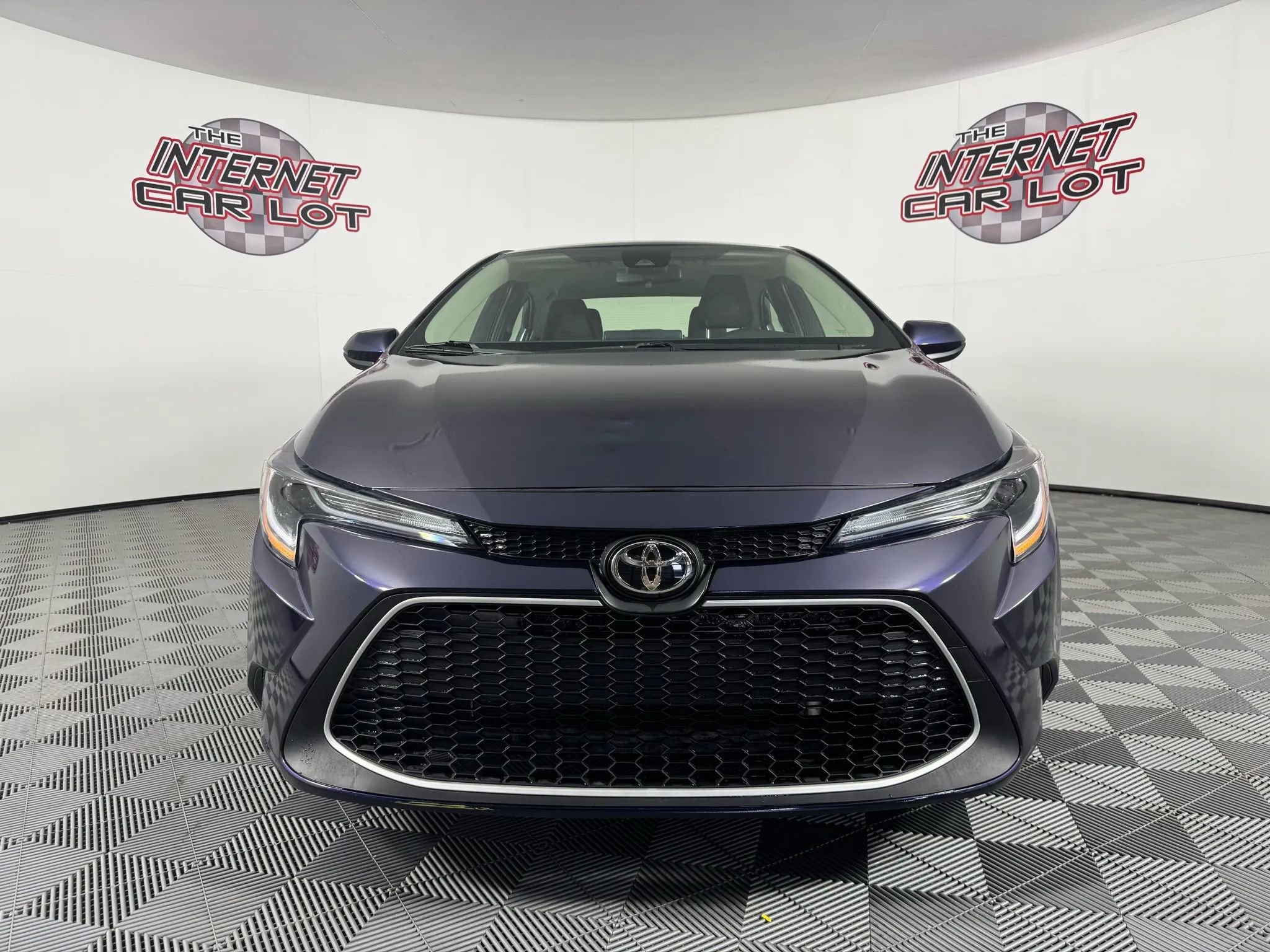 Used 2021 Toyota Corolla LE image 2