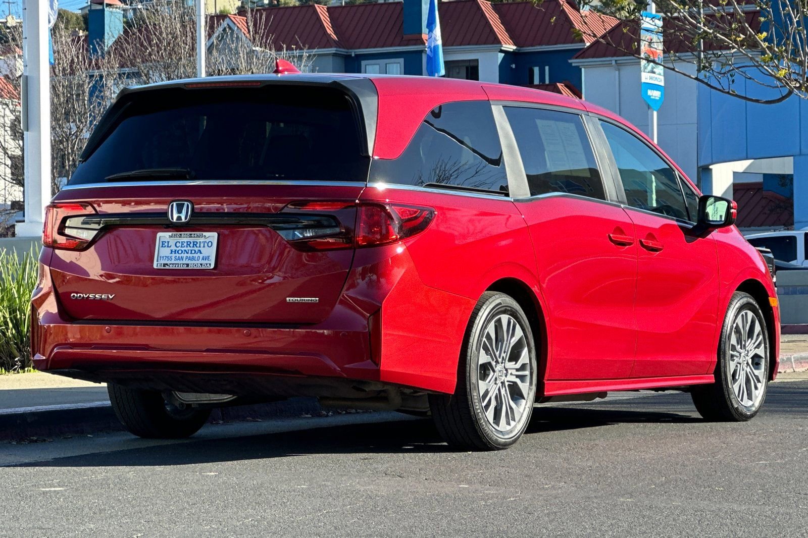 Used 2025 Honda Odyssey Touring image 3