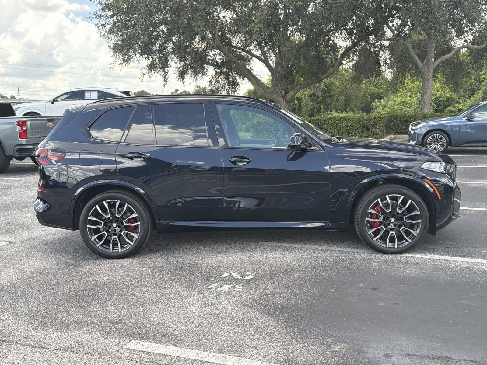 New 2026 BMW X5 xDrive40i w/ M Sport Package AWD/4WD image 3