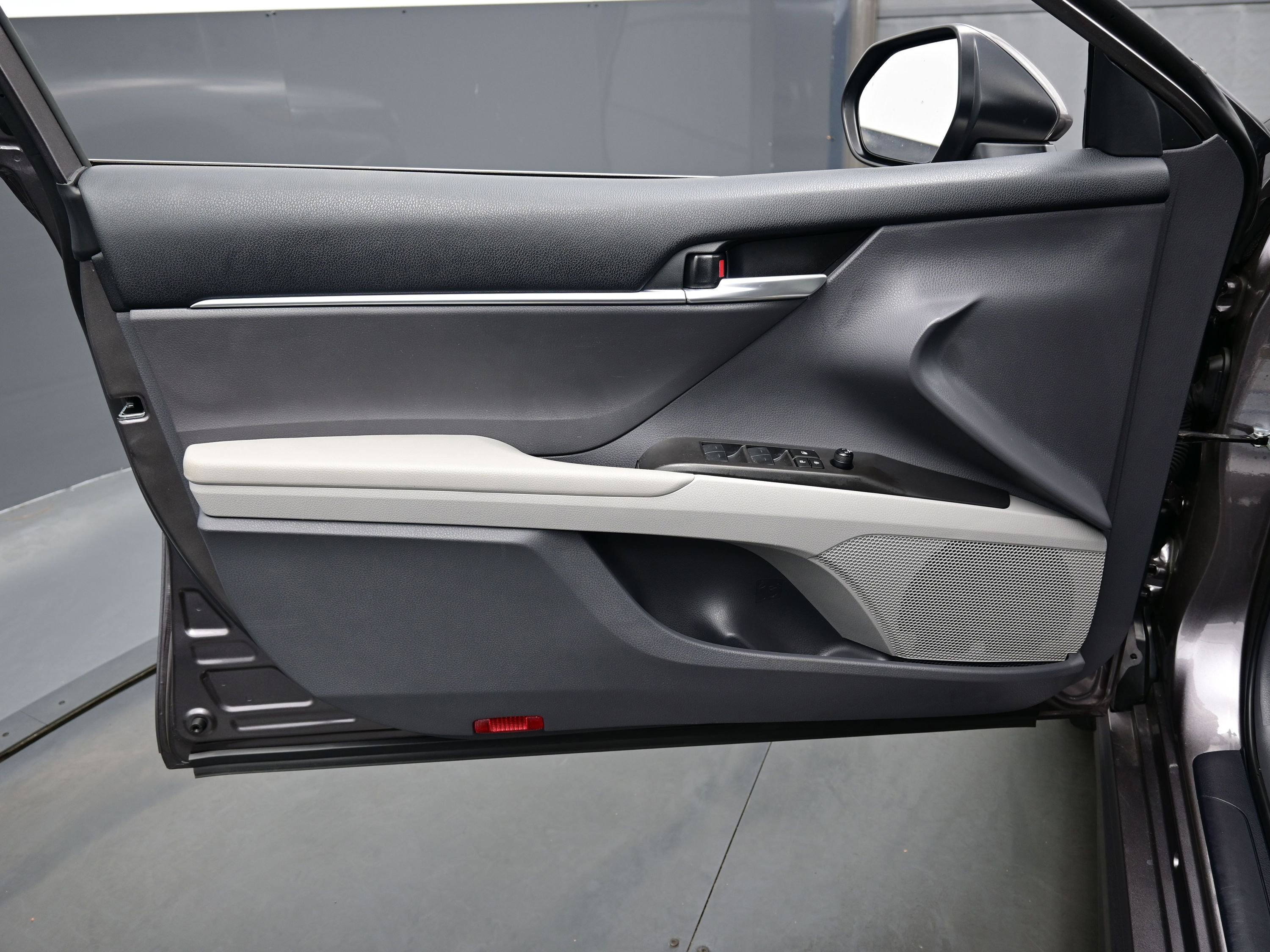 Used 2024 Toyota Camry SE image 10