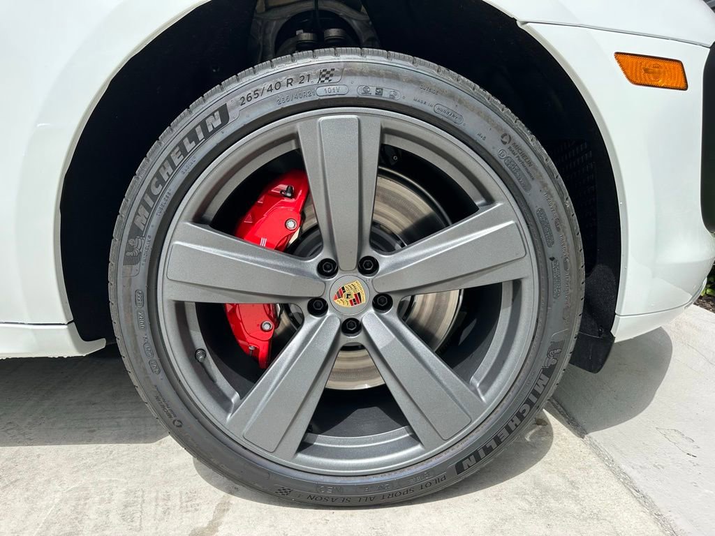 Used 2025 Porsche Macan GTS image 38