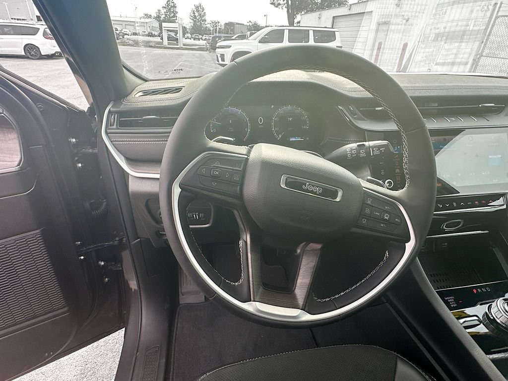 New 2026 Jeep Grand Cherokee Altitude AWD/4WD image 16