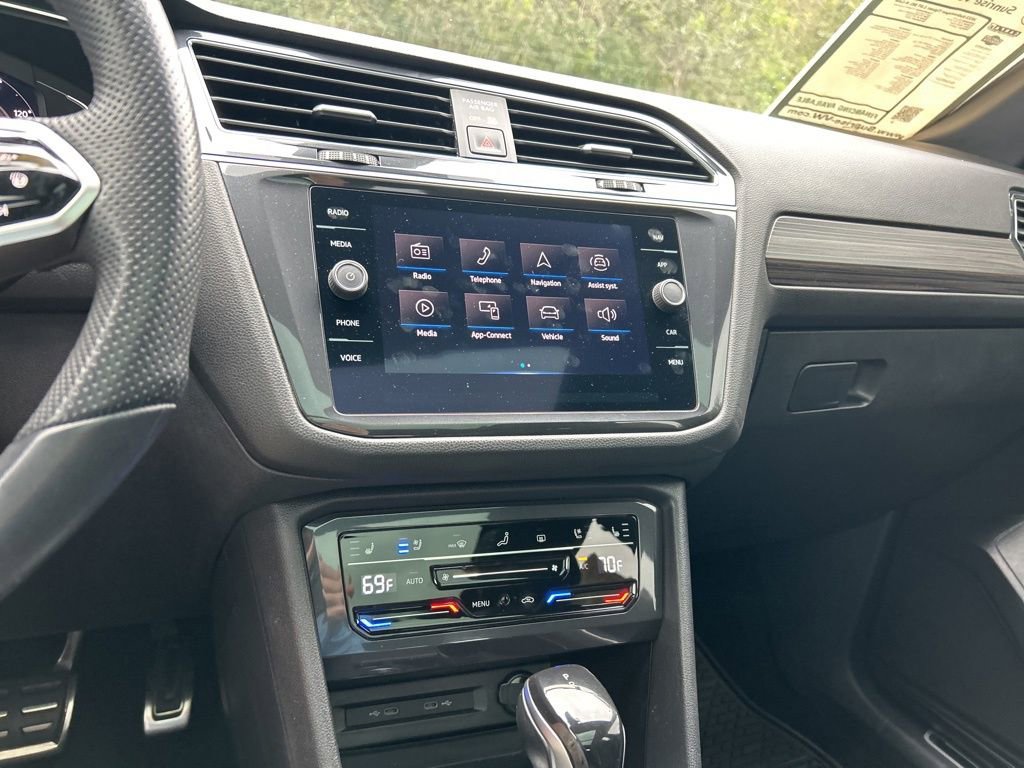 Used 2022 Volkswagen Tiguan SEL R-Line image 32