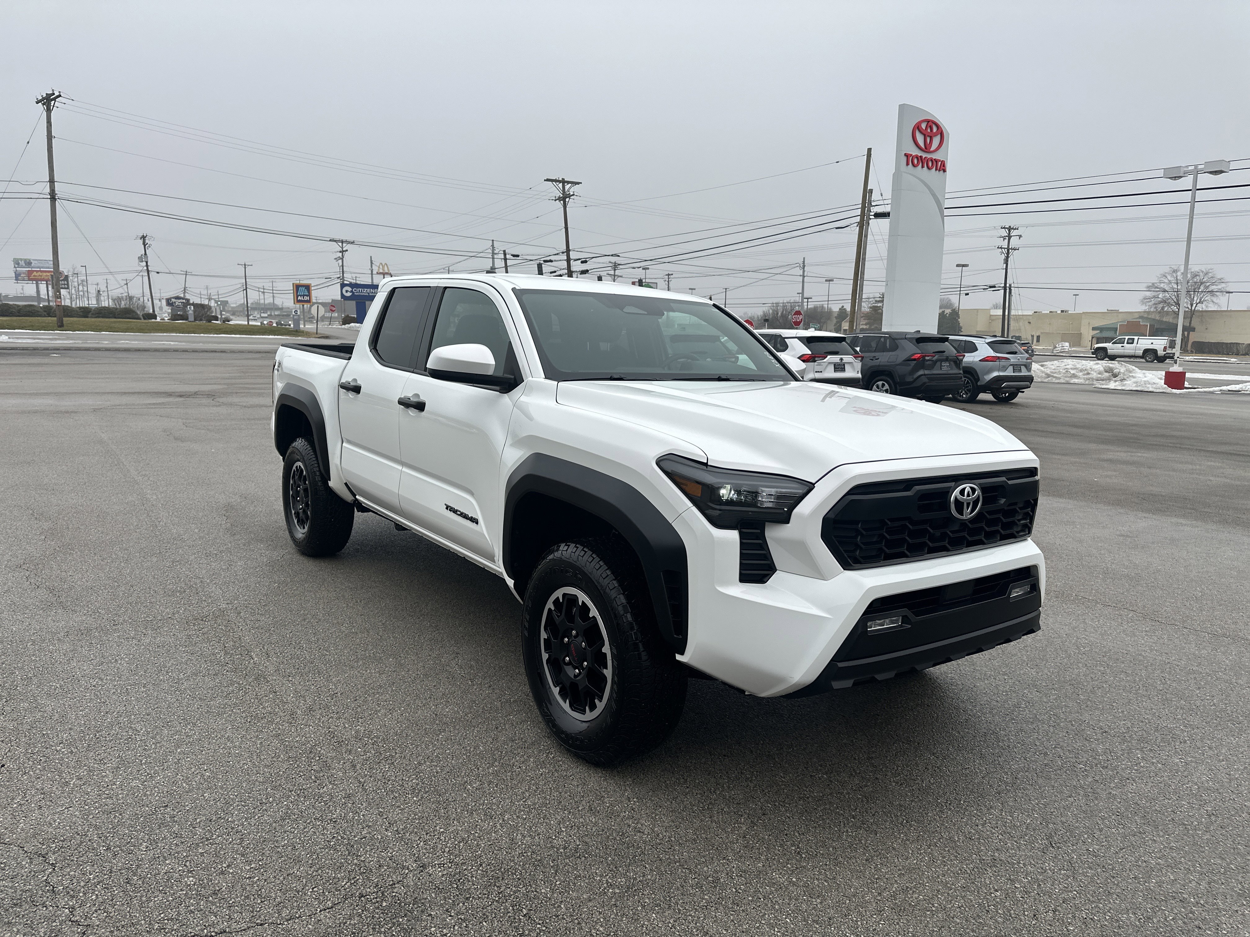 Certified 2025 Toyota Tacoma TRD Off-Road image 3