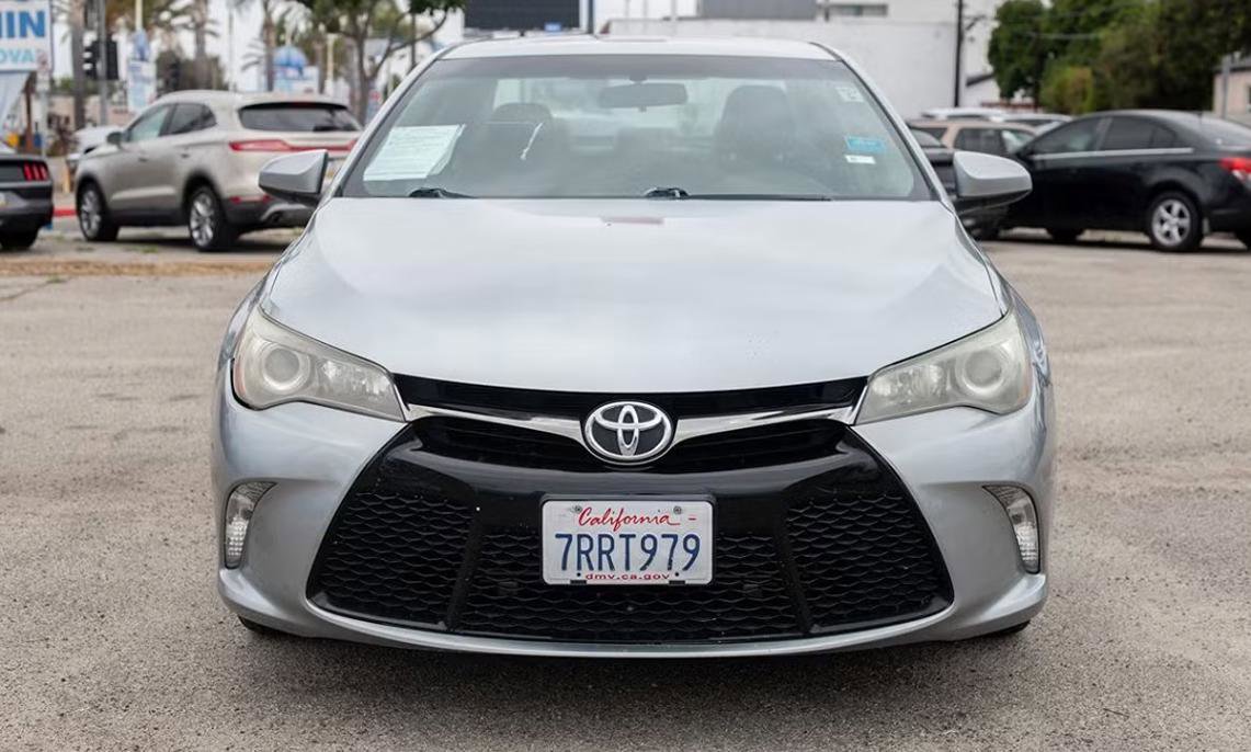 Used 2016 Toyota Camry SE image 4