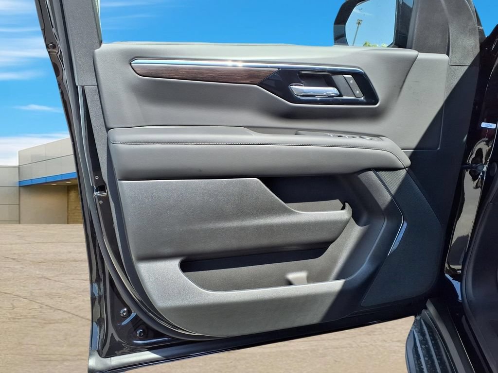 New 2026 Chevrolet Suburban LS AWD/4WD image 18