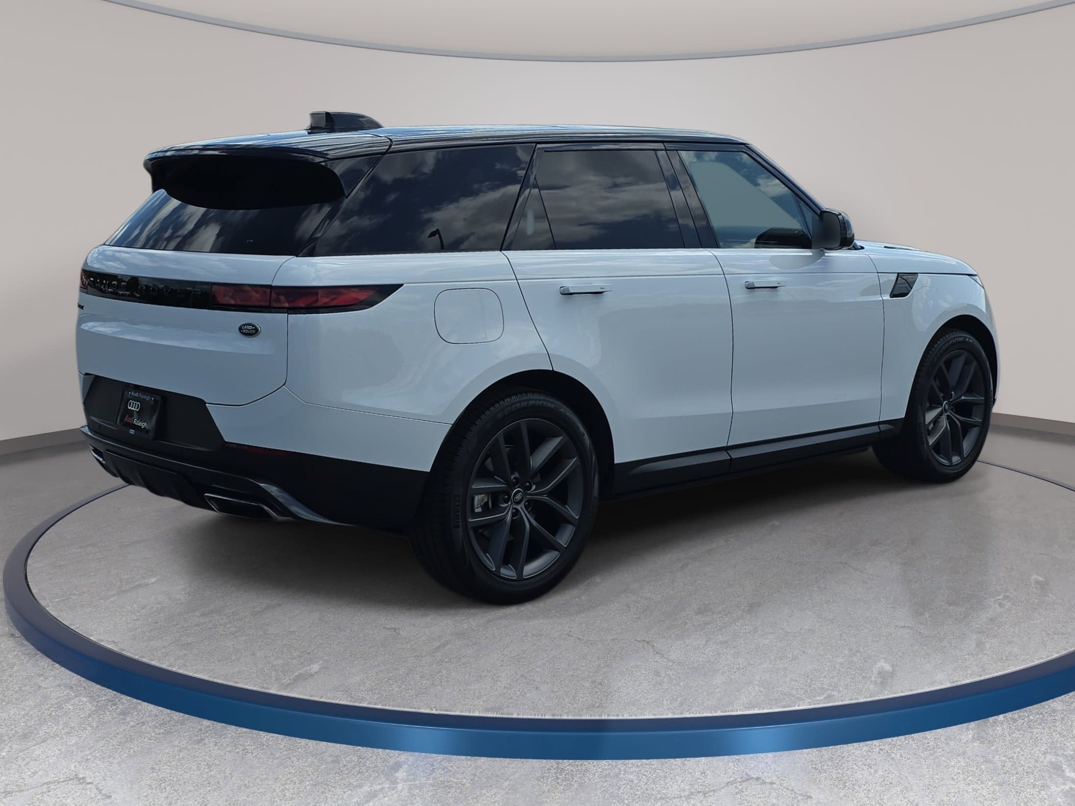 Used 2023 Land Rover Range Rover Sport SE image 5
