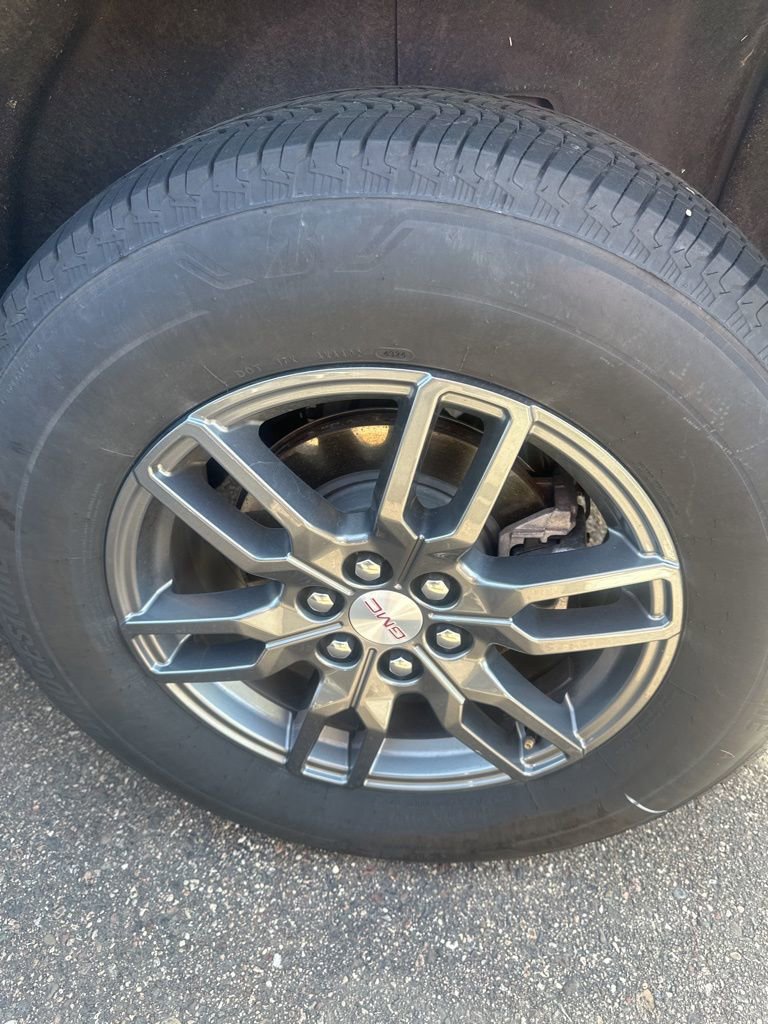 Used 2025 GMC Acadia Elevation image 7