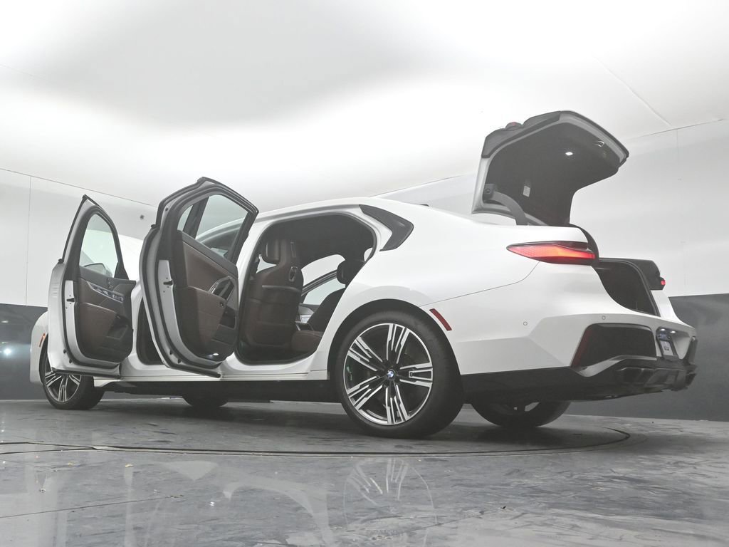 Used 2023 BMW 760i xDrive w/ Luxury Rear Seating Package image 56