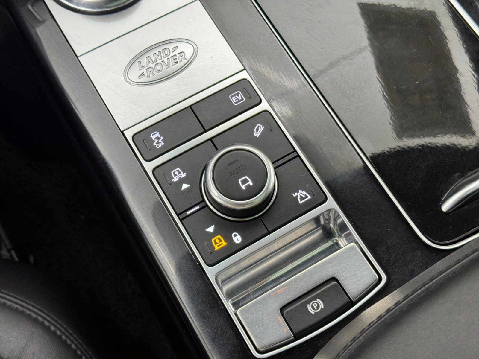 Used 2020 Land Rover Range Rover HSE image 38