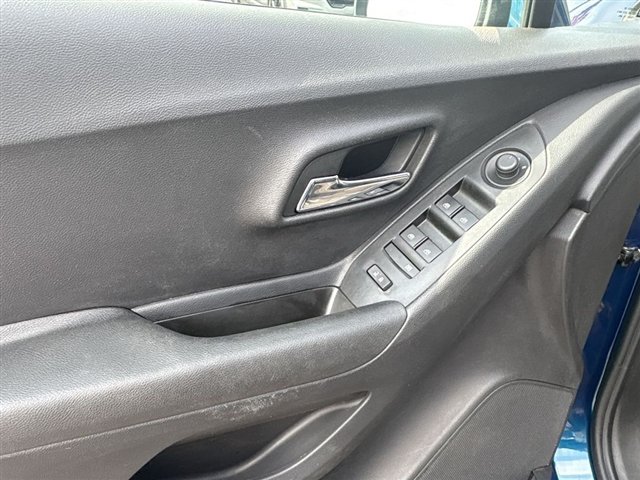 Certified 2020 Chevrolet Trax LT w/ LT Convenience Package FWD image 22
