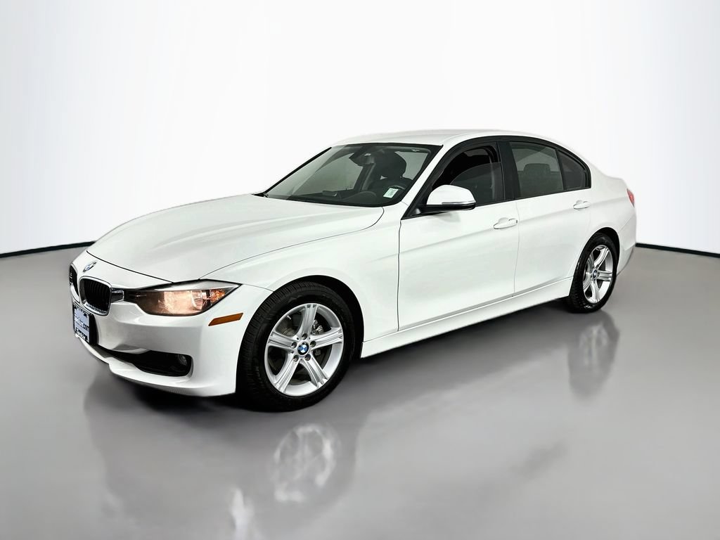 Used 2015 BMW 320i Sedan RWD image 4