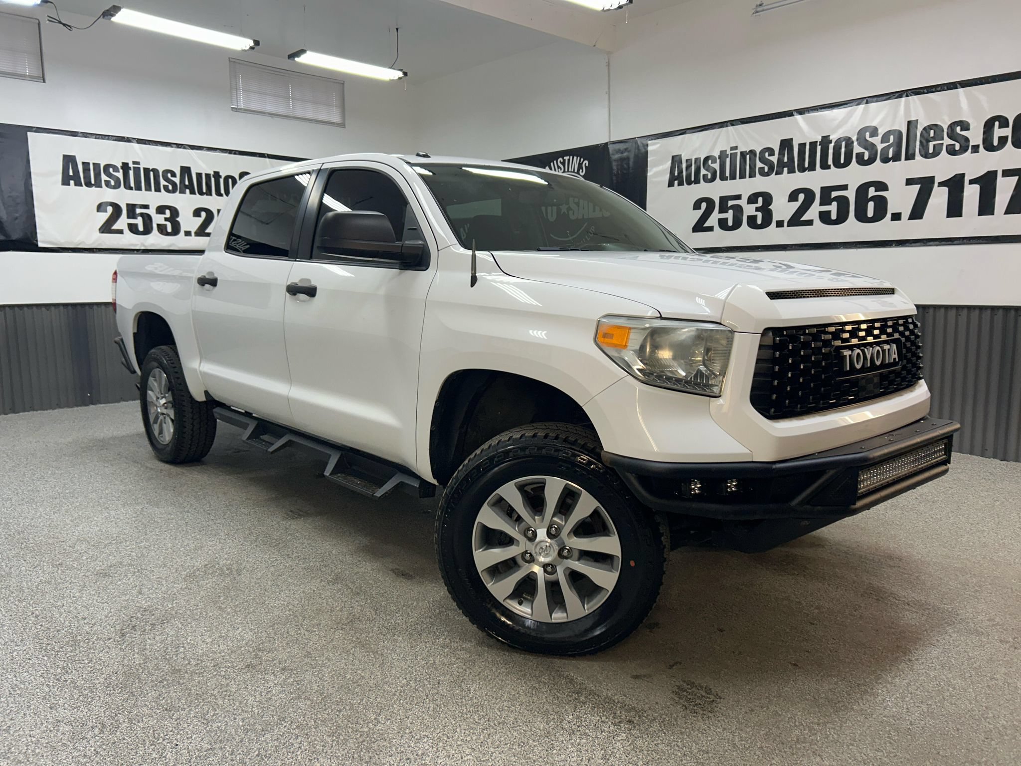 Used 2014 Toyota Tundra SR5 AWD/4WD image 1