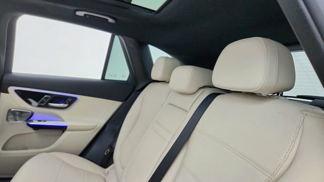 Used 2025 Mercedes-Benz GLC 350e 4MATIC image 30