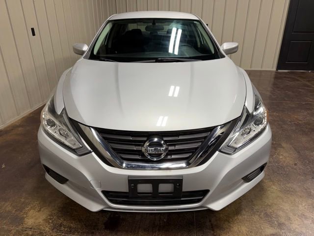 Used 2016 Nissan Altima 2.5 S w/ Power Driver Seat Package image 2