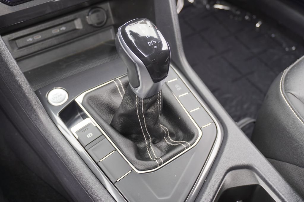 Used 2022 Volkswagen Tiguan SE FWD image 21
