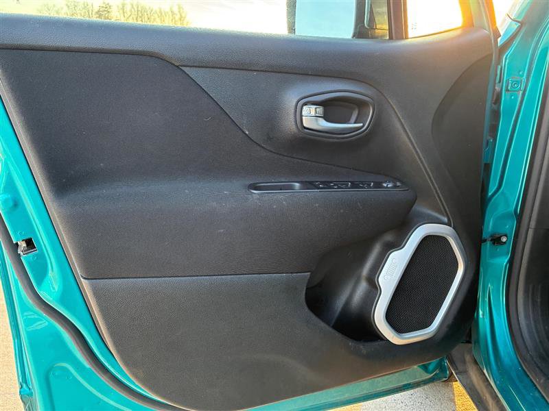 Used 2021 Jeep Renegade Latitude image 19