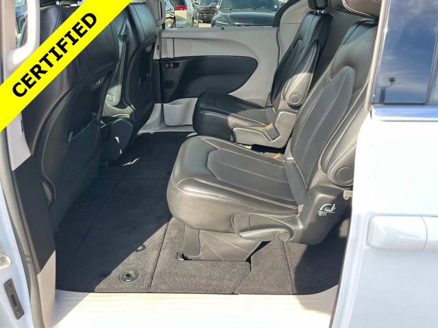 Used 2024 Chrysler Pacifica Touring-L image 11