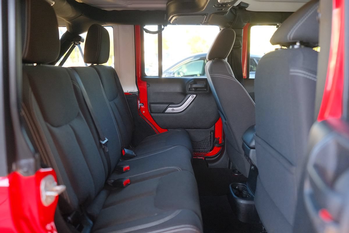 Used 2015 Jeep Wrangler Unlimited Sahara AWD/4WD image 26
