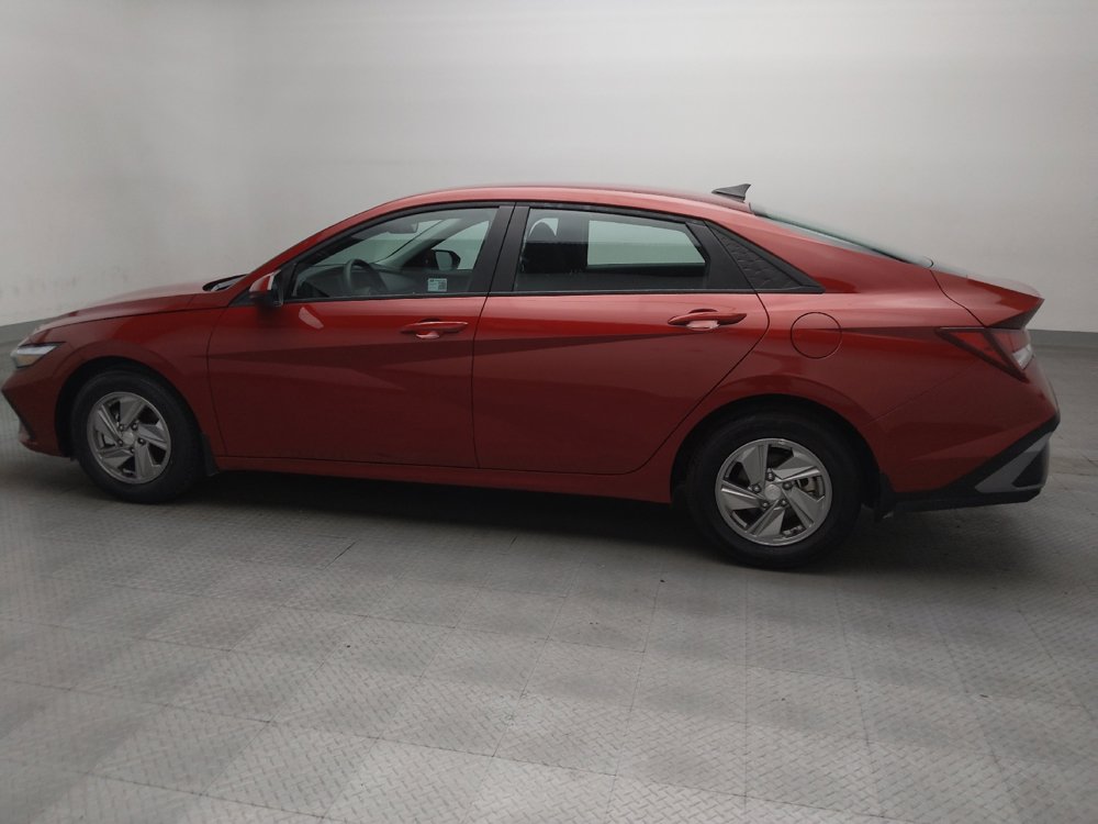 Used 2025 Hyundai Elantra SE FWD image 3